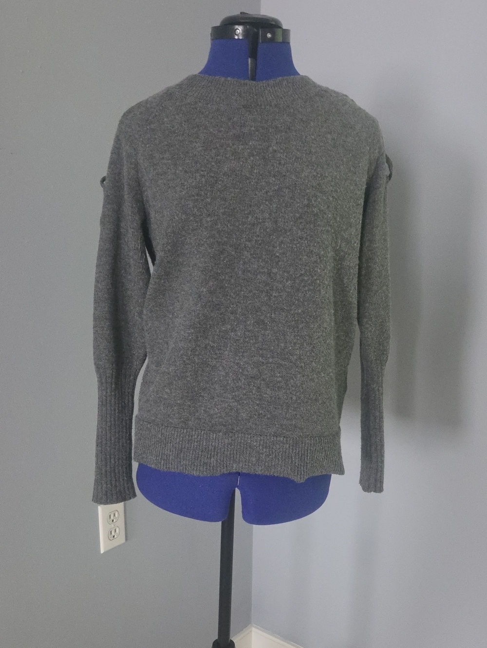 Women's Gray Crewneck Pullover Sweater